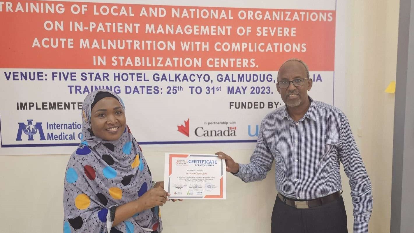 Martha Nakakande with participant of ToT on In-patient Management of Severe Acute Malnutrition at Galkacyo (Somalia) in May 2023